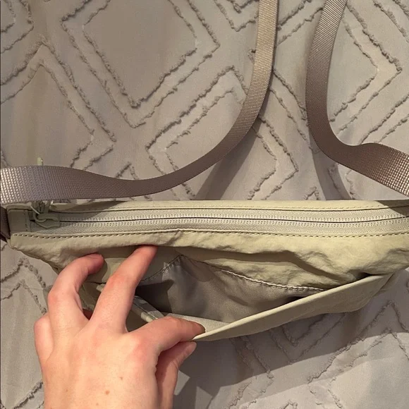 Lululemon athletica Sling Crossbody Bag in Light Beige - Picture 11 of 13